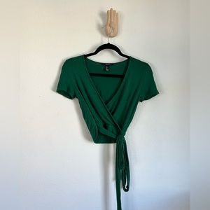 Cute crop green wrap top 🐍